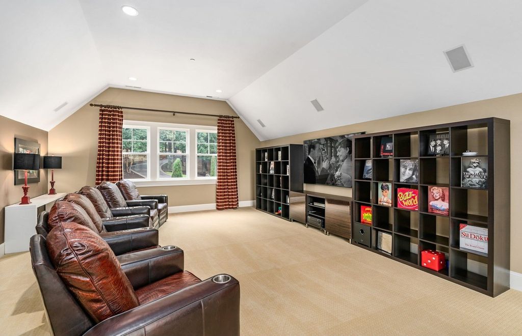 Custom Hampton's Style Home in West Linn, Oregon: Secluded Privacy and Urban Convenience at its Finest $4.595 Million Listing