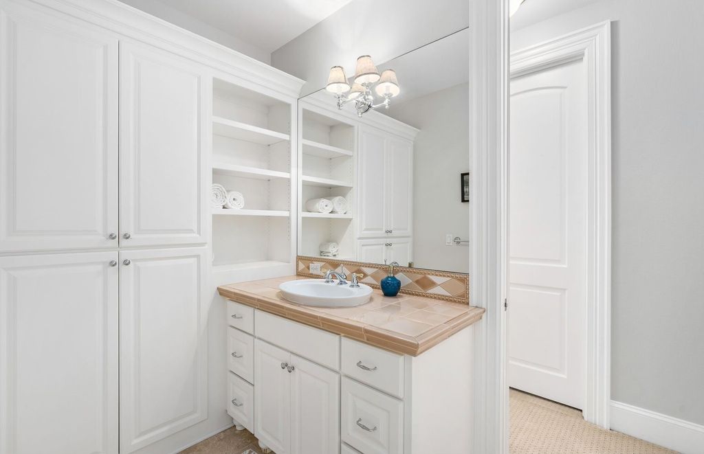 Custom Hampton's Style Home in West Linn, Oregon: Secluded Privacy and Urban Convenience at its Finest $4.595 Million Listing
