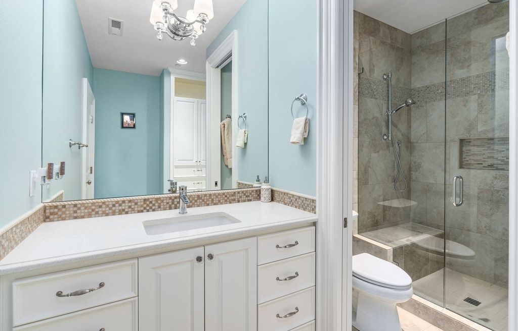 Custom Hampton's Style Home in West Linn, Oregon: Secluded Privacy and Urban Convenience at its Finest $4.595 Million Listing