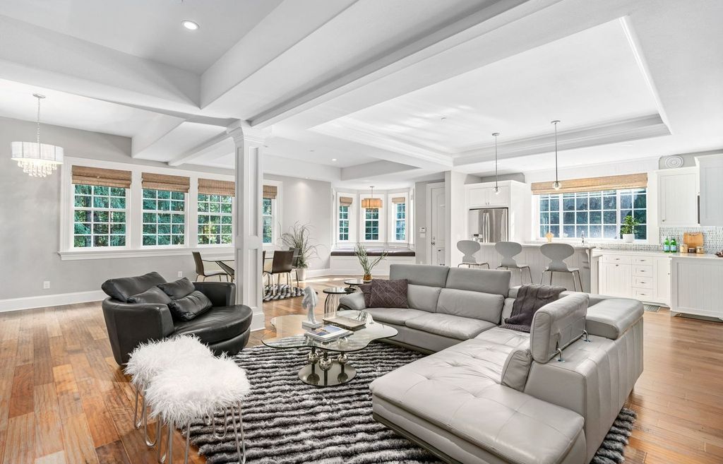 Custom Hampton's Style Home in West Linn, Oregon: Secluded Privacy and Urban Convenience at its Finest $4.595 Million Listing