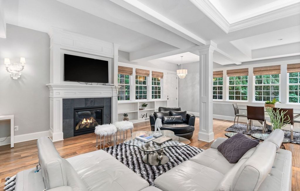 Custom Hampton's Style Home in West Linn, Oregon: Secluded Privacy and Urban Convenience at its Finest $4.595 Million Listing