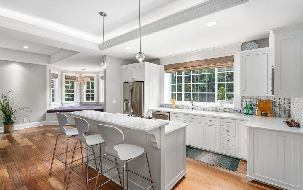 Custom Hampton's Style Home in West Linn, Oregon: Secluded Privacy and Urban Convenience at its Finest $4.595 Million Listing