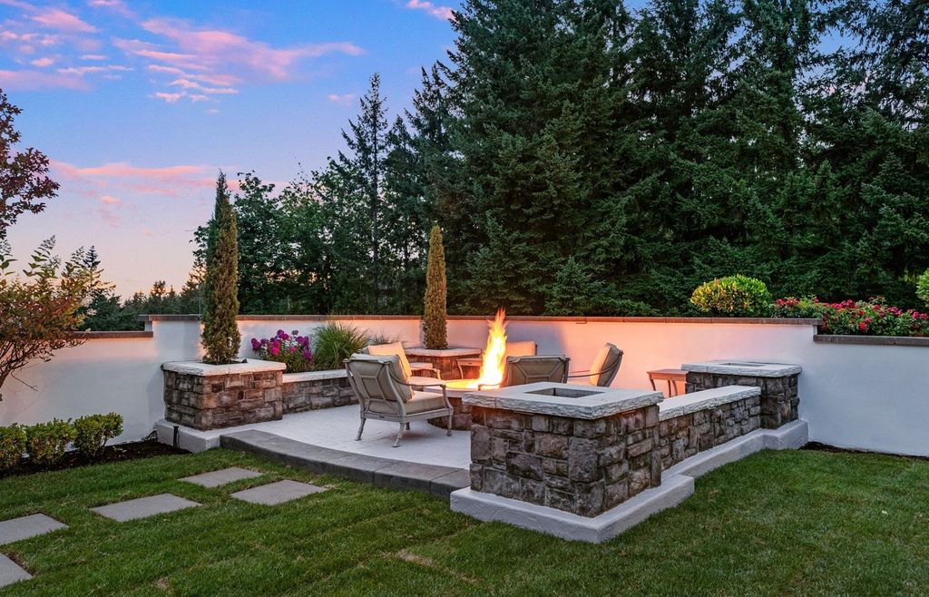 Custom Hampton's Style Home in West Linn, Oregon: Secluded Privacy and Urban Convenience at its Finest $4.595 Million Listing