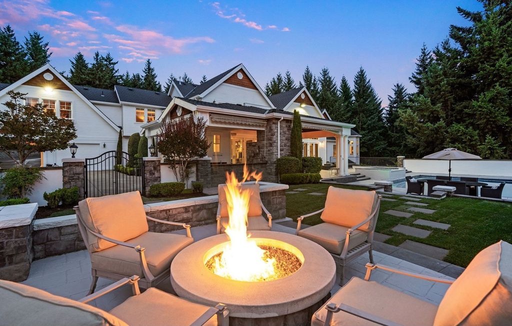 Custom Hampton's Style Home in West Linn, Oregon: Secluded Privacy and Urban Convenience at its Finest $4.595 Million Listing