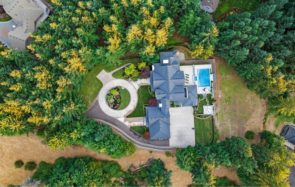 Custom Hampton's Style Home in West Linn, Oregon: Secluded Privacy and Urban Convenience at its Finest $4.595 Million Listing