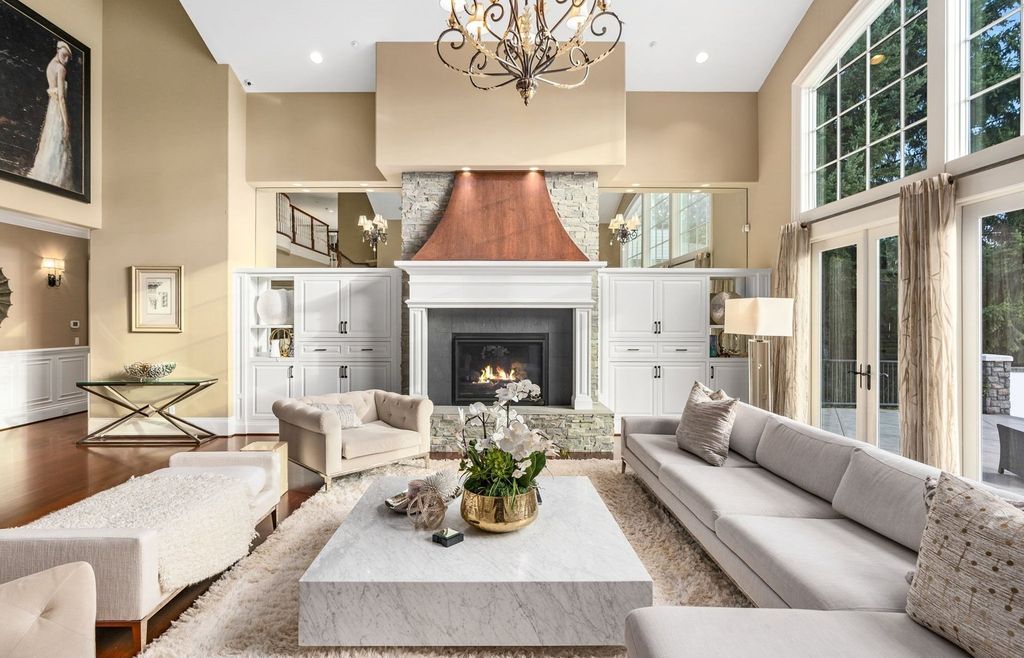 Custom Hampton's Style Home in West Linn, Oregon: Secluded Privacy and Urban Convenience at its Finest $4.595 Million Listing