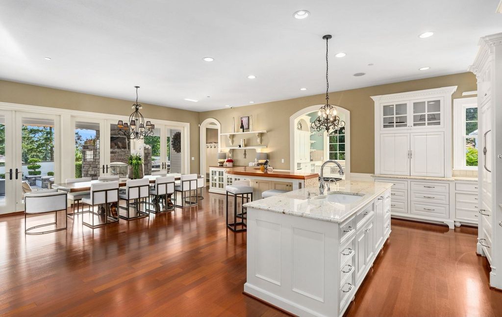 Custom Hampton's Style Home in West Linn, Oregon: Secluded Privacy and Urban Convenience at its Finest $4.595 Million Listing