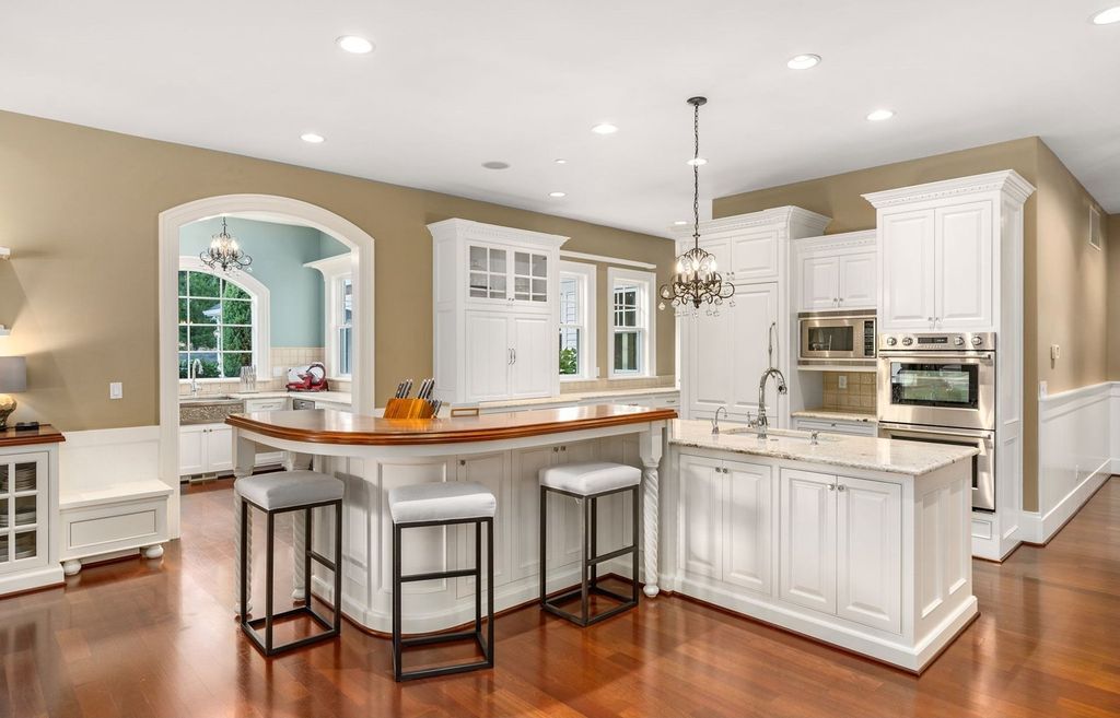 Custom Hampton's Style Home in West Linn, Oregon: Secluded Privacy and Urban Convenience at its Finest $4.595 Million Listing