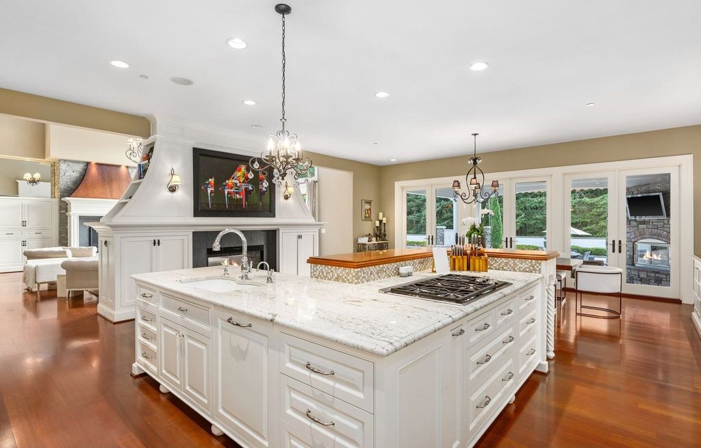 Custom Hampton's Style Home in West Linn, Oregon: Secluded Privacy and Urban Convenience at its Finest $4.595 Million Listing
