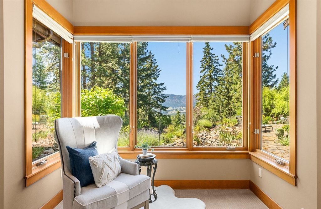 Discover Your Paradise: Luxurious Single-Owner Home on 148 Acres in Cle Elum, Washington Listing for $4.25M