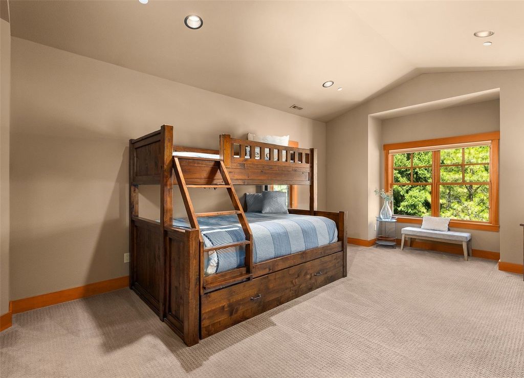 Discover Your Paradise: Luxurious Single-Owner Home on 148 Acres in Cle Elum, Washington Listing for $4.25M