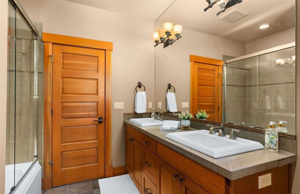 Discover Your Paradise: Luxurious Single-Owner Home on 148 Acres in Cle Elum, Washington Listing for $4.25M