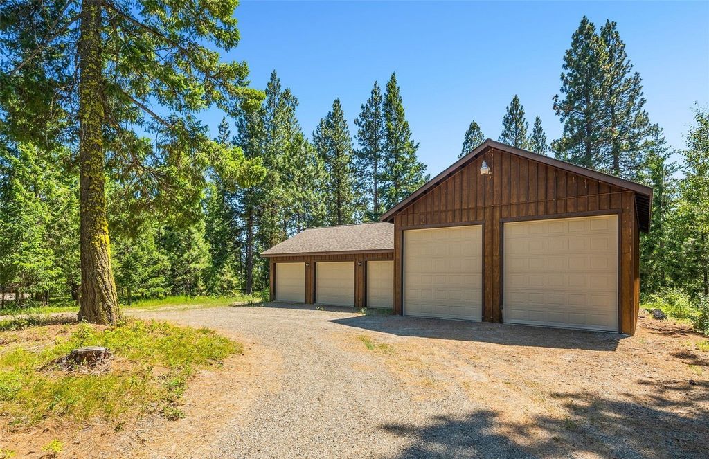Discover Your Paradise: Luxurious Single-Owner Home on 148 Acres in Cle Elum, Washington Listing for $4.25M