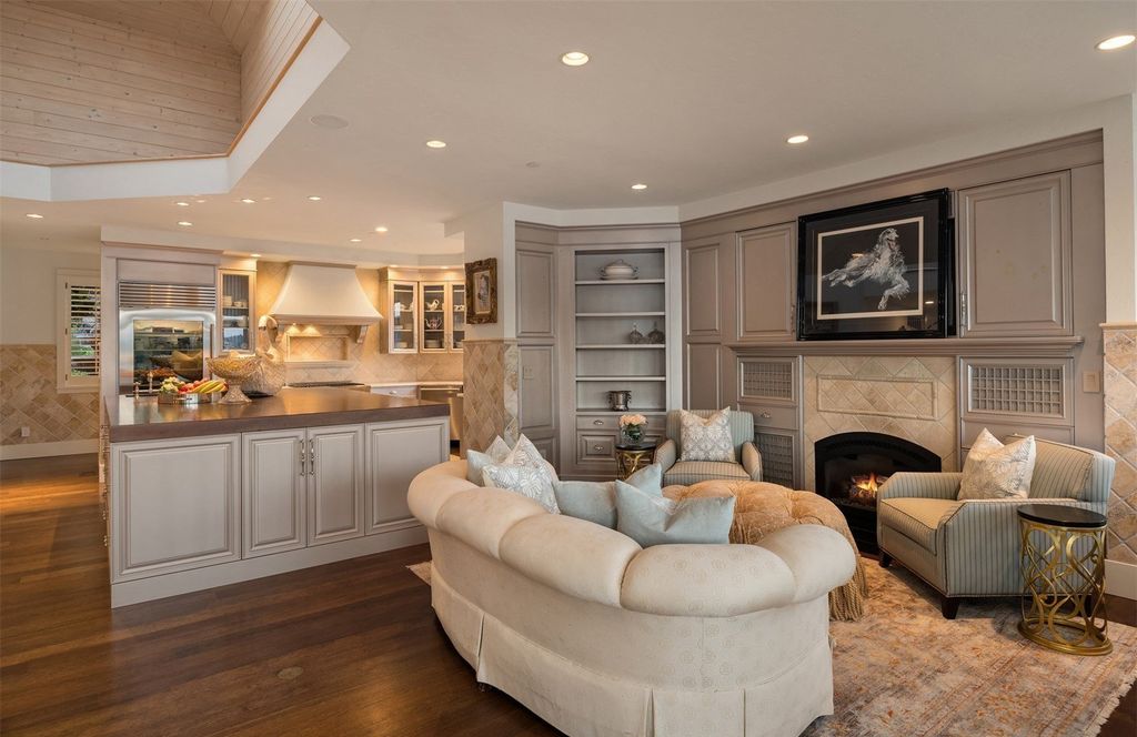 Experience the Epitome of Waterfront Luxury 11.875 Million Private Gated Estate at Bellevue Washington 14