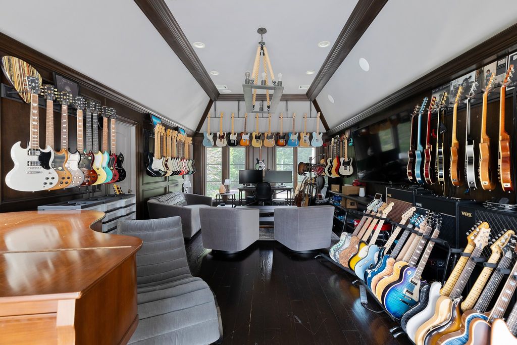 Exquisite Design, Spacious Living, and Pristine Privacy: Mansion in Upper Brookville, New York Listed at $7.45 Million