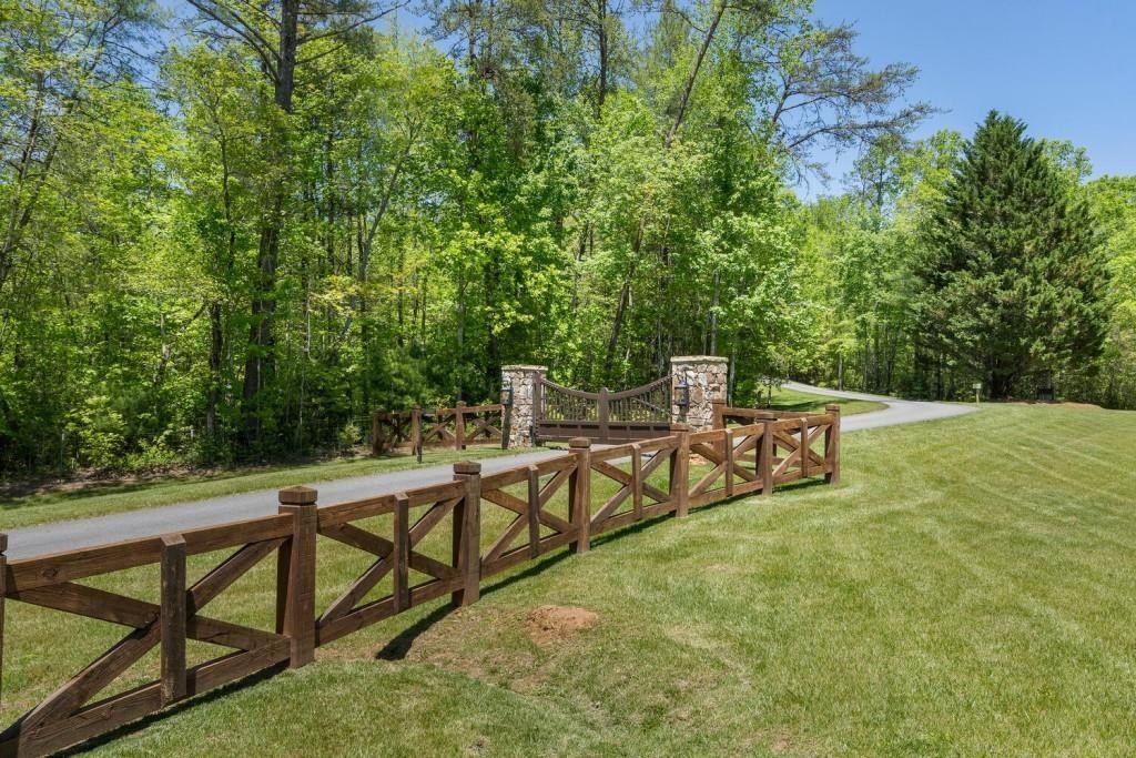 Exquisite Mountain Estate in Dahlonega, Georgia: A Luxurious Retreat Surrounded by Nature's Beauty, Listed at $5.85M