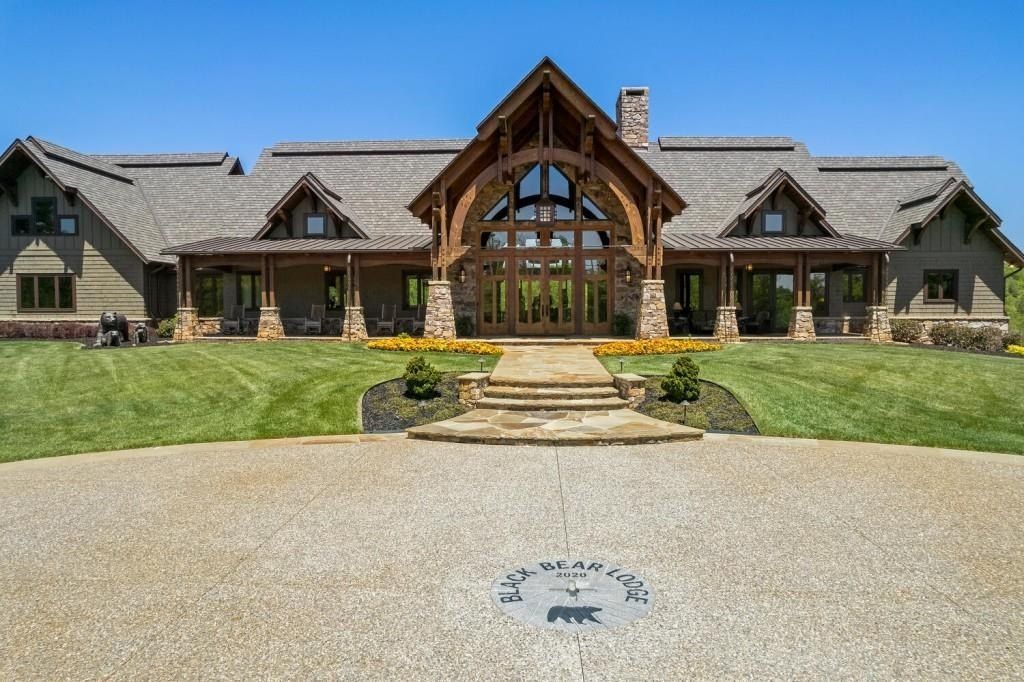 Exquisite Mountain Estate in Dahlonega, Georgia: A Luxurious Retreat Surrounded by Nature's Beauty, Listed at $5.85M