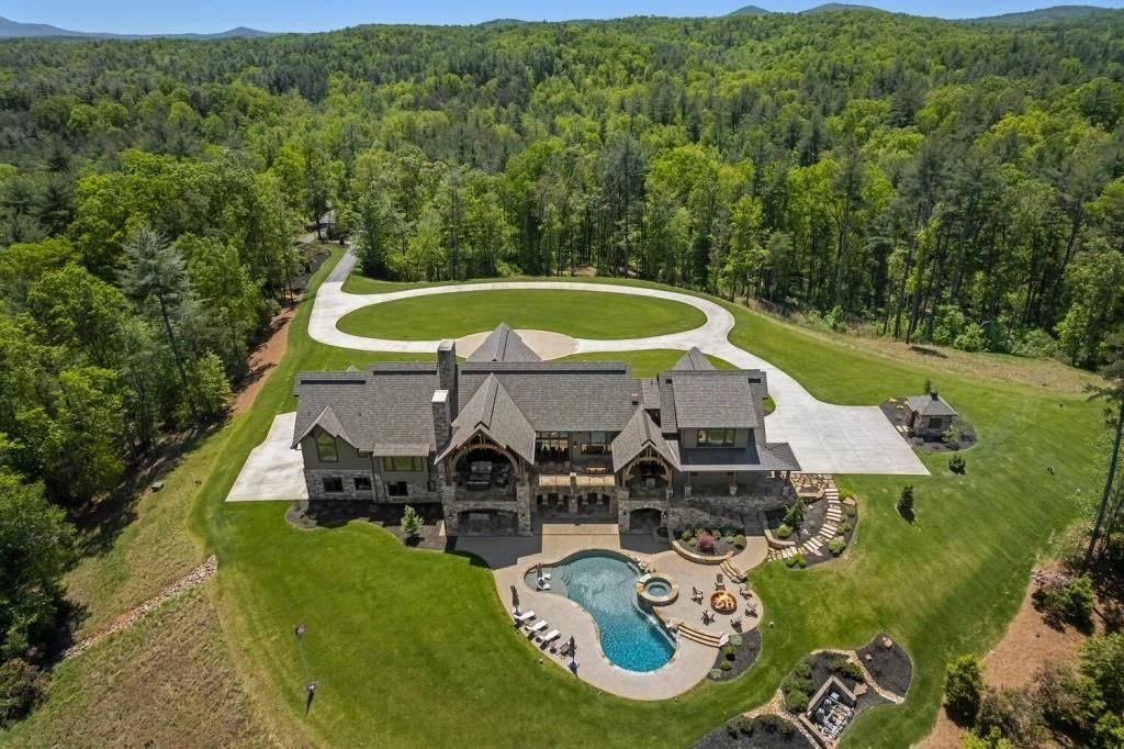Exquisite Mountain Estate in Dahlonega, Georgia: A Luxurious Retreat Surrounded by Nature's Beauty, Listed at $5.85M