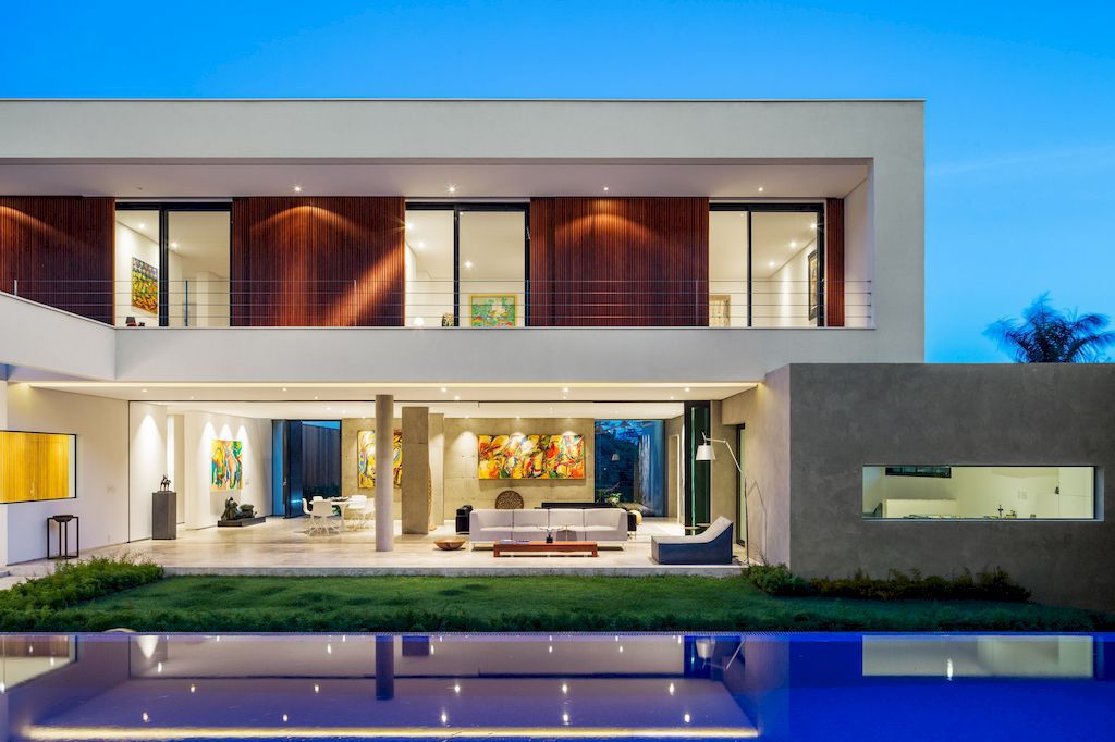 Guaica Residence, Elegant House Designed by Padovani Arquitetos