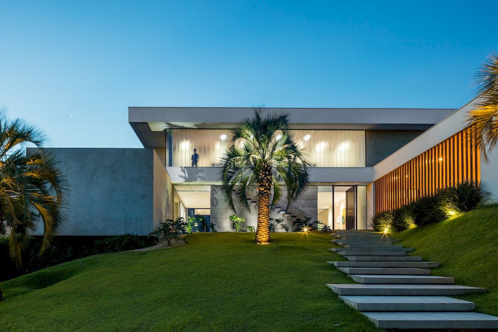 Guaica Residence, Elegant House Designed by Padovani Arquitetos
