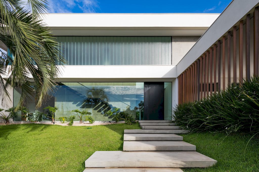 Guaica Residence Elegant House Designed by Padovani Arquitetos 18