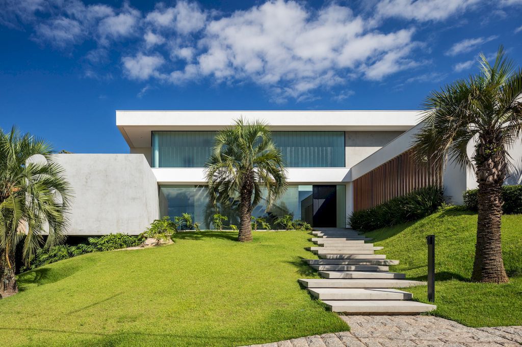 Guaica Residence, Elegant House Designed by Padovani Arquitetos