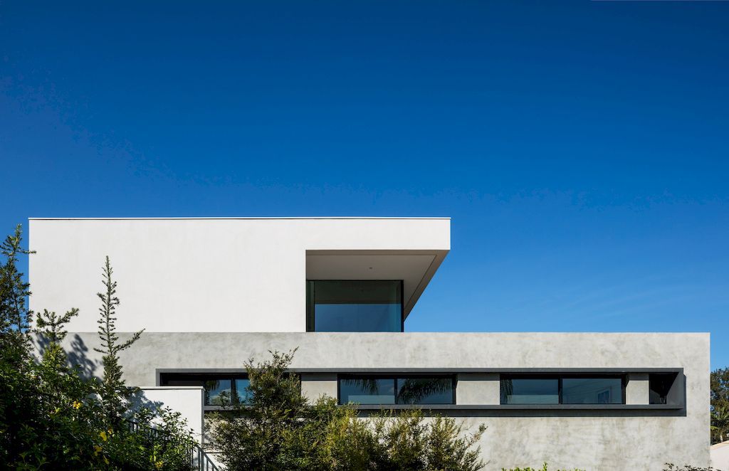 Guaica Residence, Elegant House Designed by Padovani Arquitetos