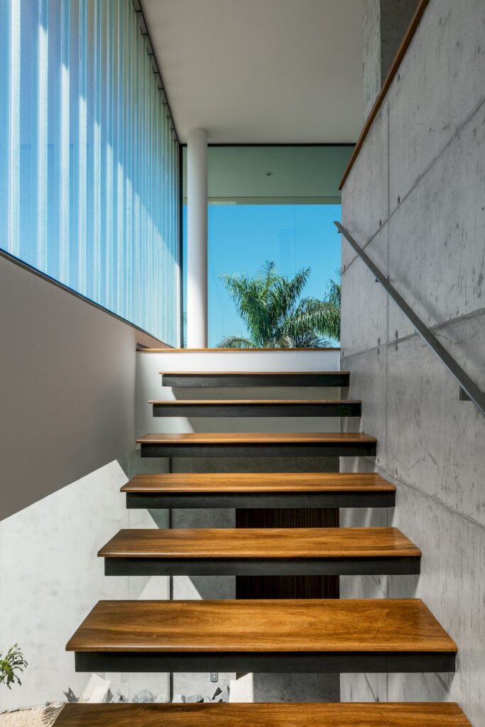 Guaica Residence Elegant House Designed by Padovani Arquitetos 22