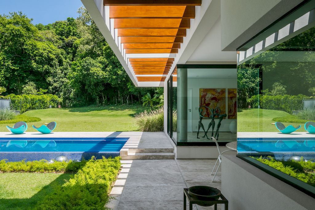 Guaica Residence, Elegant House Designed by Padovani Arquitetos