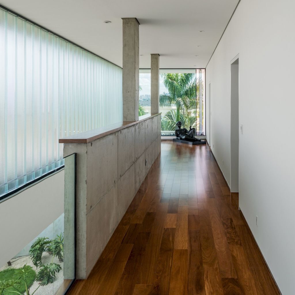 Guaica Residence, Elegant House Designed by Padovani Arquitetos