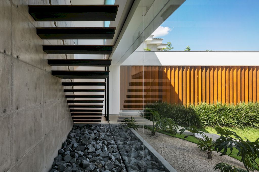 Guaica Residence, Elegant House Designed by Padovani Arquitetos