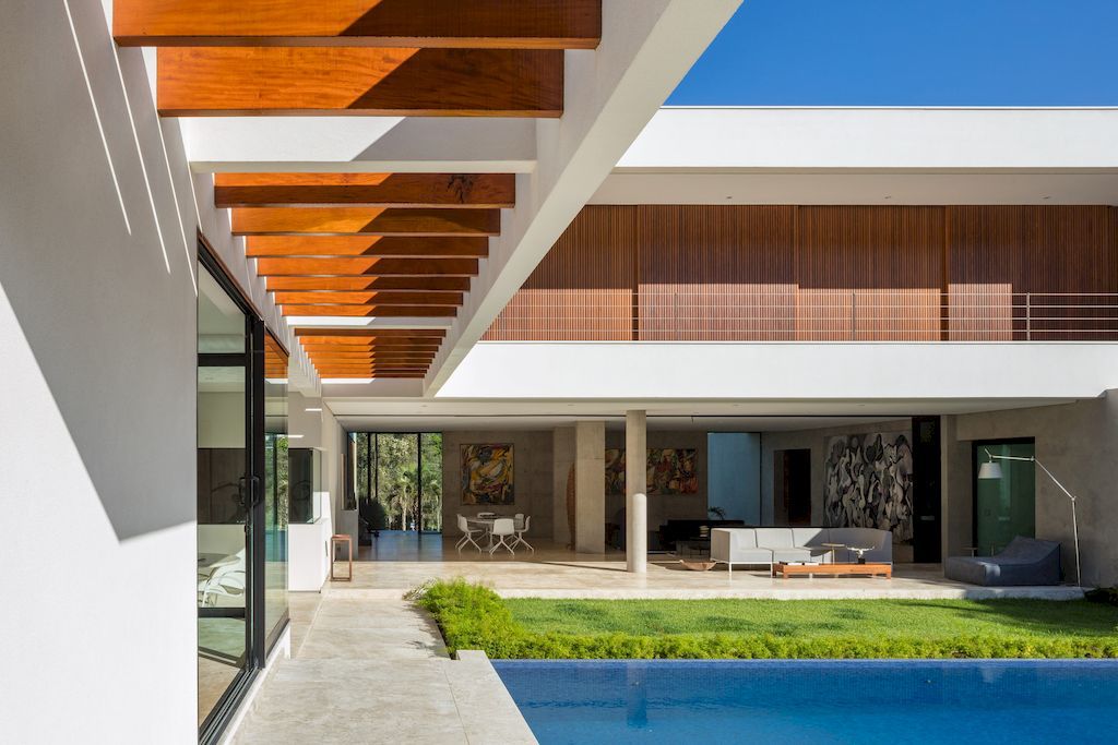Guaica Residence, Elegant House Designed by Padovani Arquitetos