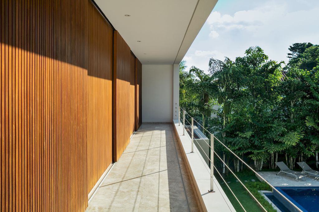 Guaica Residence, Elegant House Designed by Padovani Arquitetos