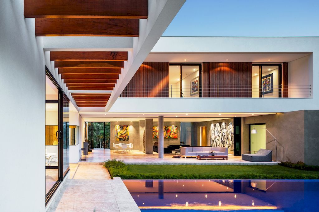 Guaica Residence, Elegant House Designed by Padovani Arquitetos
