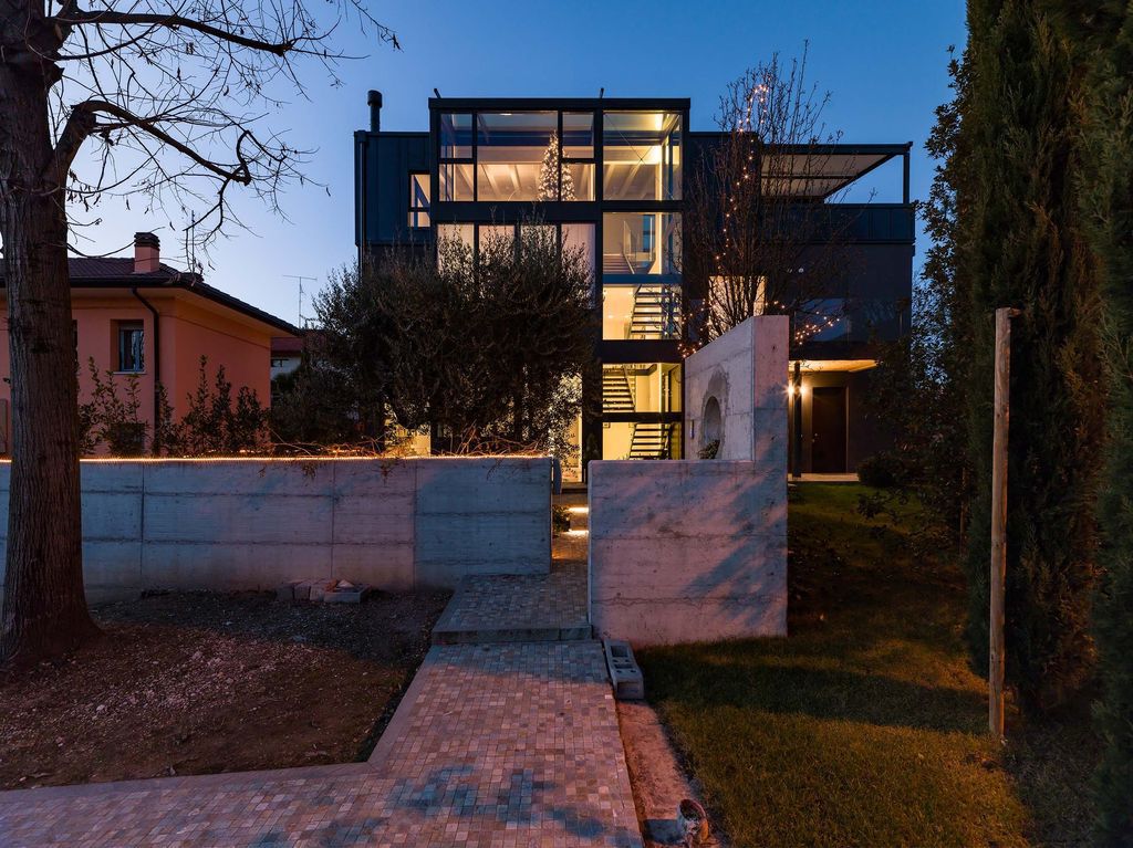 House ML+M+R in Italy by Filippo Caprioglio - Caprioglio Architects