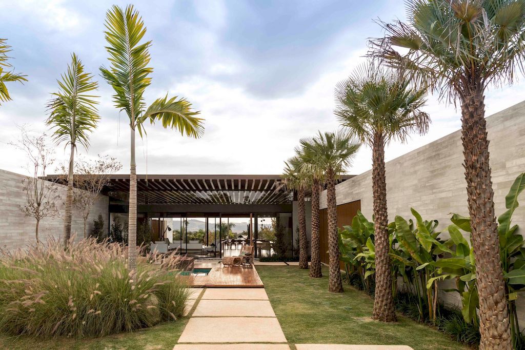 JR House to Enjoy Nature Designed by Padovani Arquitetos Associados