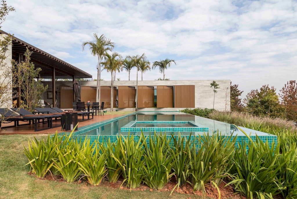 JR House to Enjoy Nature Designed by Padovani Arquitetos Associados
