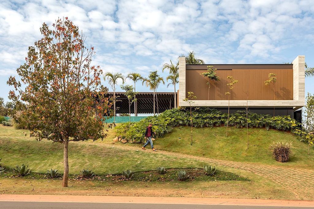 JR House to Enjoy Nature Designed by Padovani Arquitetos Associados