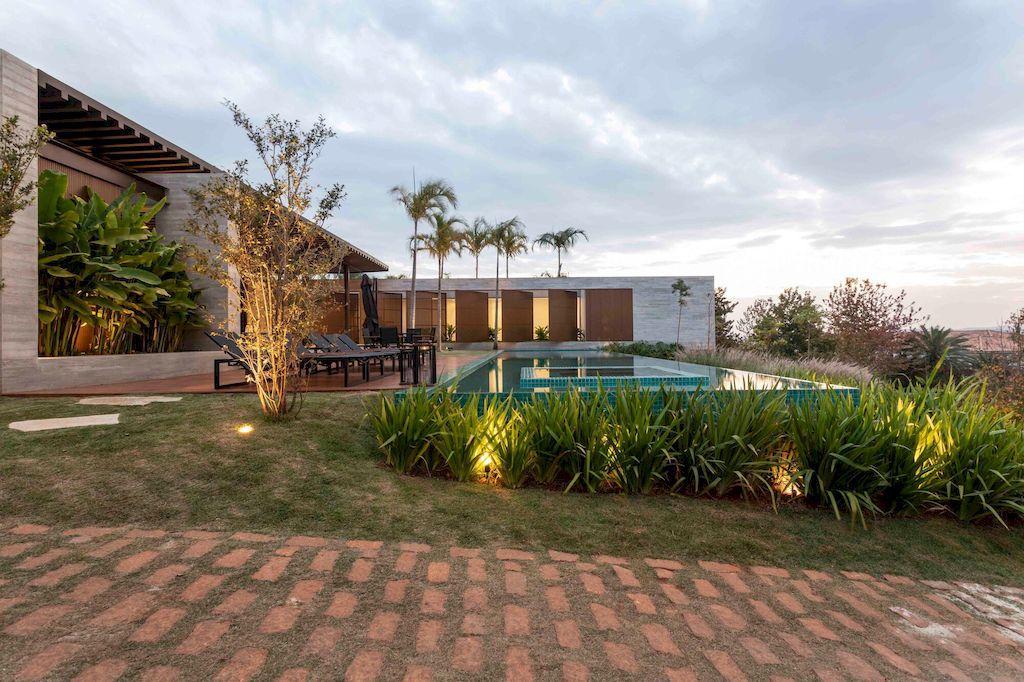 JR House to Enjoy Nature Designed by Padovani Arquitetos Associados