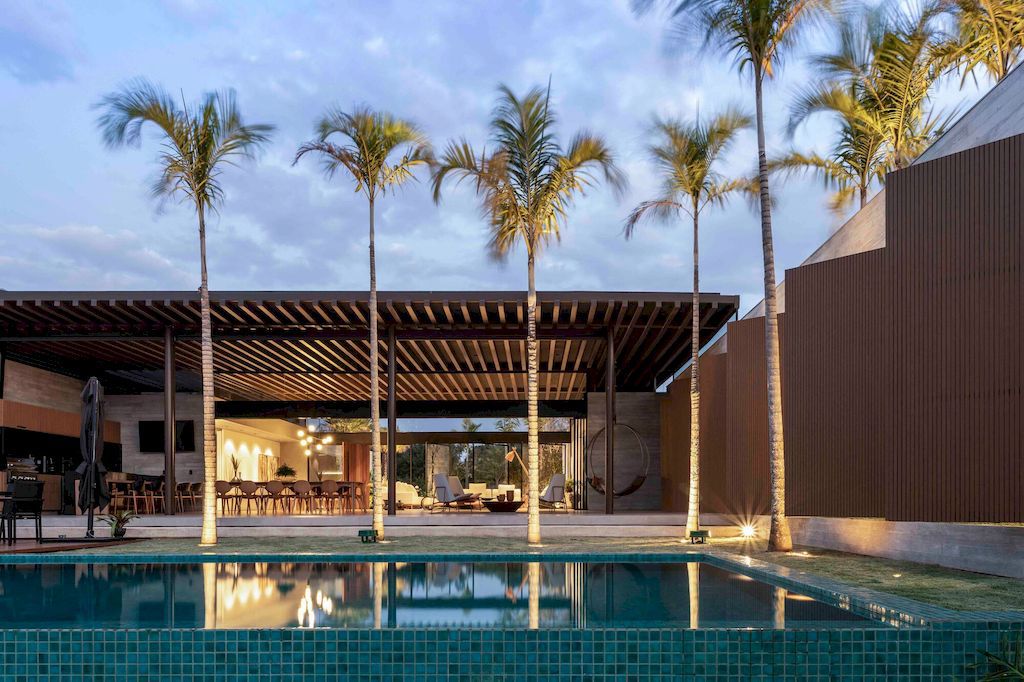 JR House to Enjoy Nature Designed by Padovani Arquitetos Associados