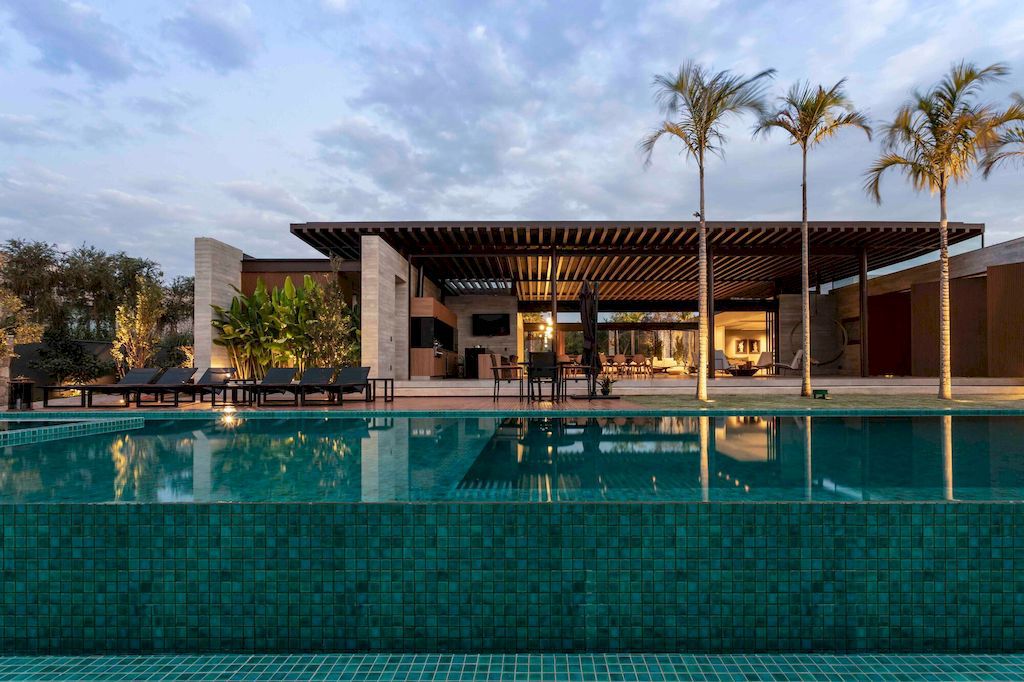 JR House to Enjoy Nature Designed by Padovani Arquitetos Associados