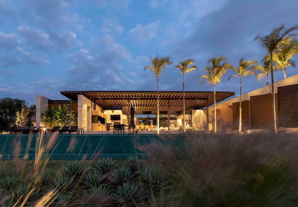 JR House to Enjoy Nature Designed by Padovani Arquitetos Associados