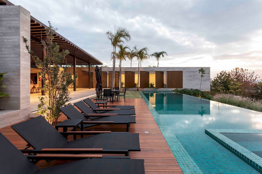 JR House to Enjoy Nature Designed by Padovani Arquitetos Associados