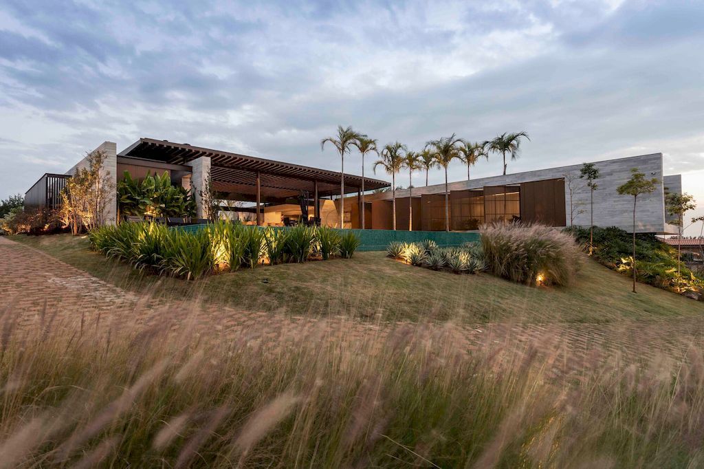 JR House to Enjoy Nature Designed by Padovani Arquitetos Associados