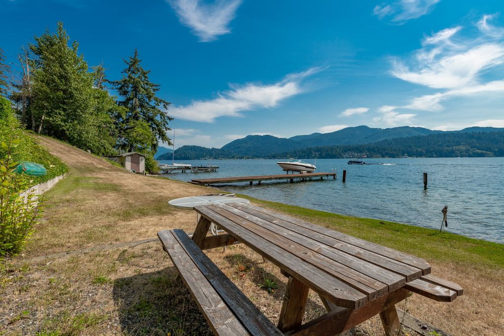 Lakefront Paradise: Luxurious Contemporary Home on Lake Whatcom, Washington Asking $3.489 Million