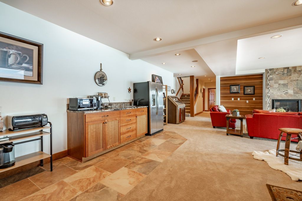 Lakefront Paradise: Luxurious Contemporary Home on Lake Whatcom, Washington Asking $3.489 Million