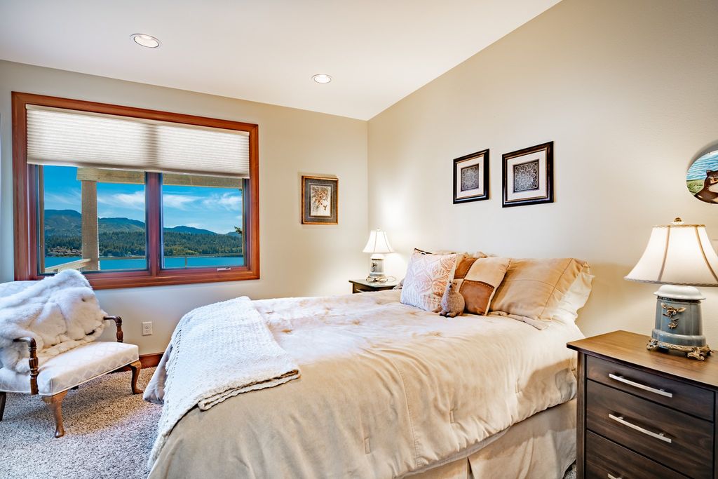 Lakefront Paradise: Luxurious Contemporary Home on Lake Whatcom, Washington Asking $3.489 Million
