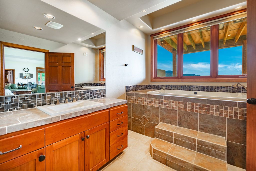 Lakefront Paradise: Luxurious Contemporary Home on Lake Whatcom, Washington Asking $3.489 Million