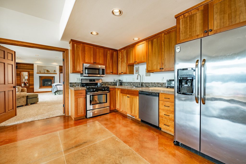 Lakefront Paradise: Luxurious Contemporary Home on Lake Whatcom, Washington Asking $3.489 Million