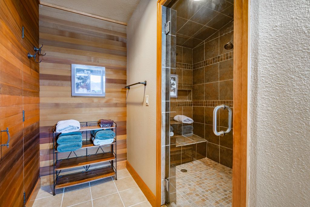 Lakefront Paradise: Luxurious Contemporary Home on Lake Whatcom, Washington Asking $3.489 Million